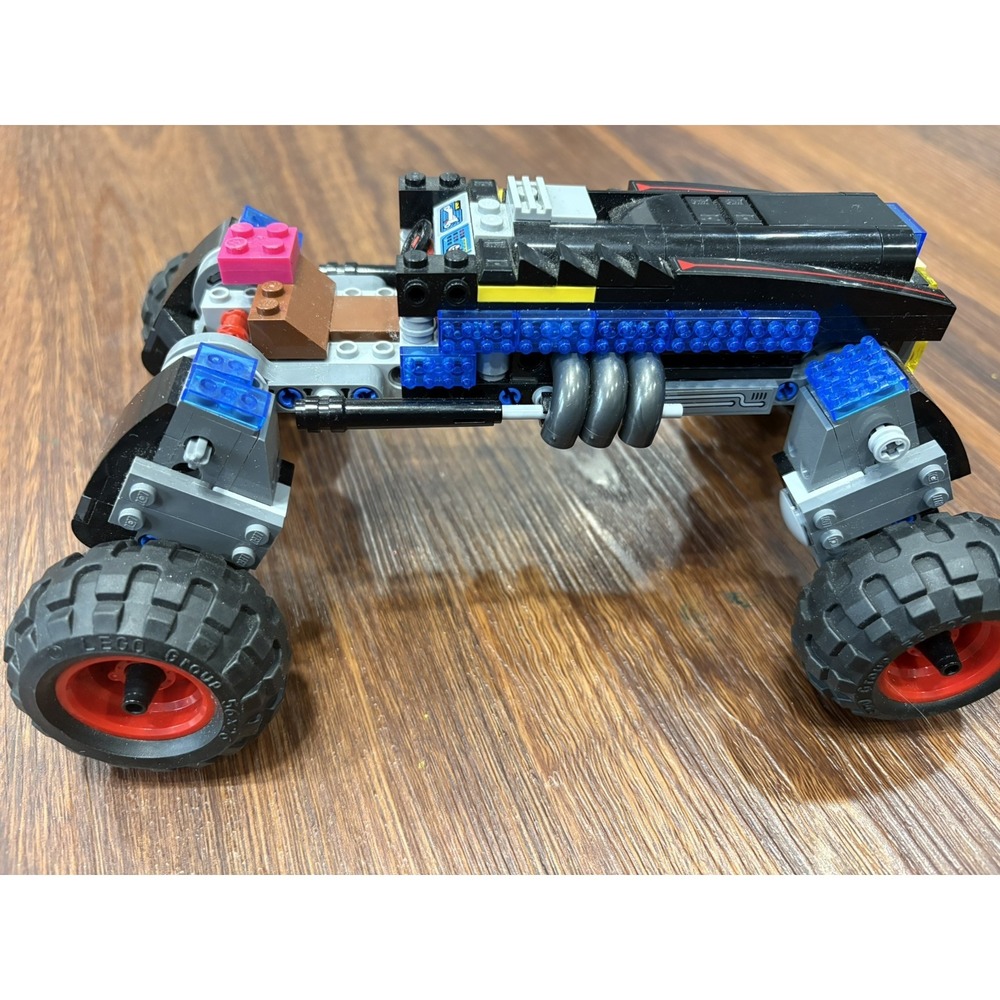 LEGO The LEGO Batman Movie The Batmobile Gotham City Partial Set Box
